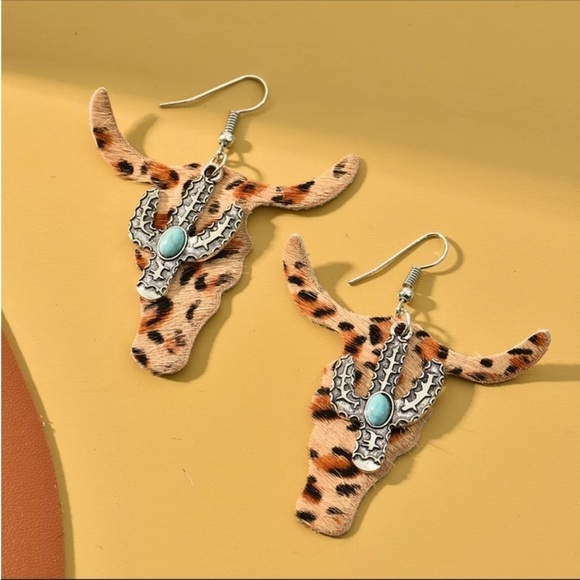 Turquoise Stone Texture Silver Cactus Cowhide Leather Cow Head Western Earrings - Picture 1 of 5